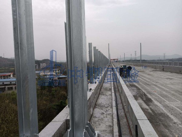 橋梁聲屏障拉拔試驗檢測現場